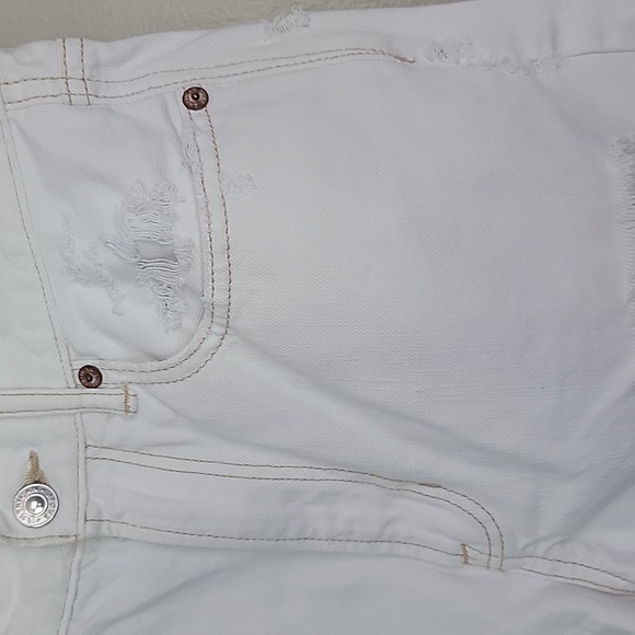 American Eagle White Distressed Jean Shorts High-Waisted 90s Boyfriend Size 6 - Picture 3 of 10